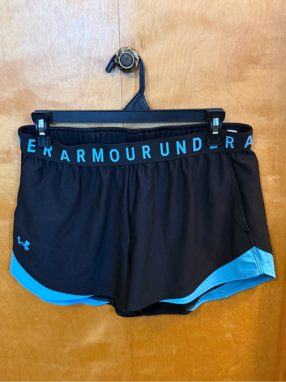 Under Armour Women's Navy & Turquoise Athletic Shorts Size large